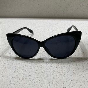 Cat eye sunglasses